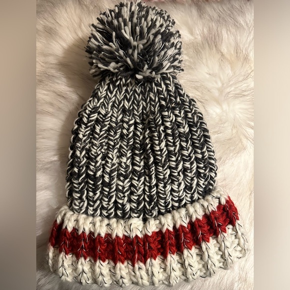 Roots Knit Pom Beanie 🤍❄️ - Picture 4 of 4
